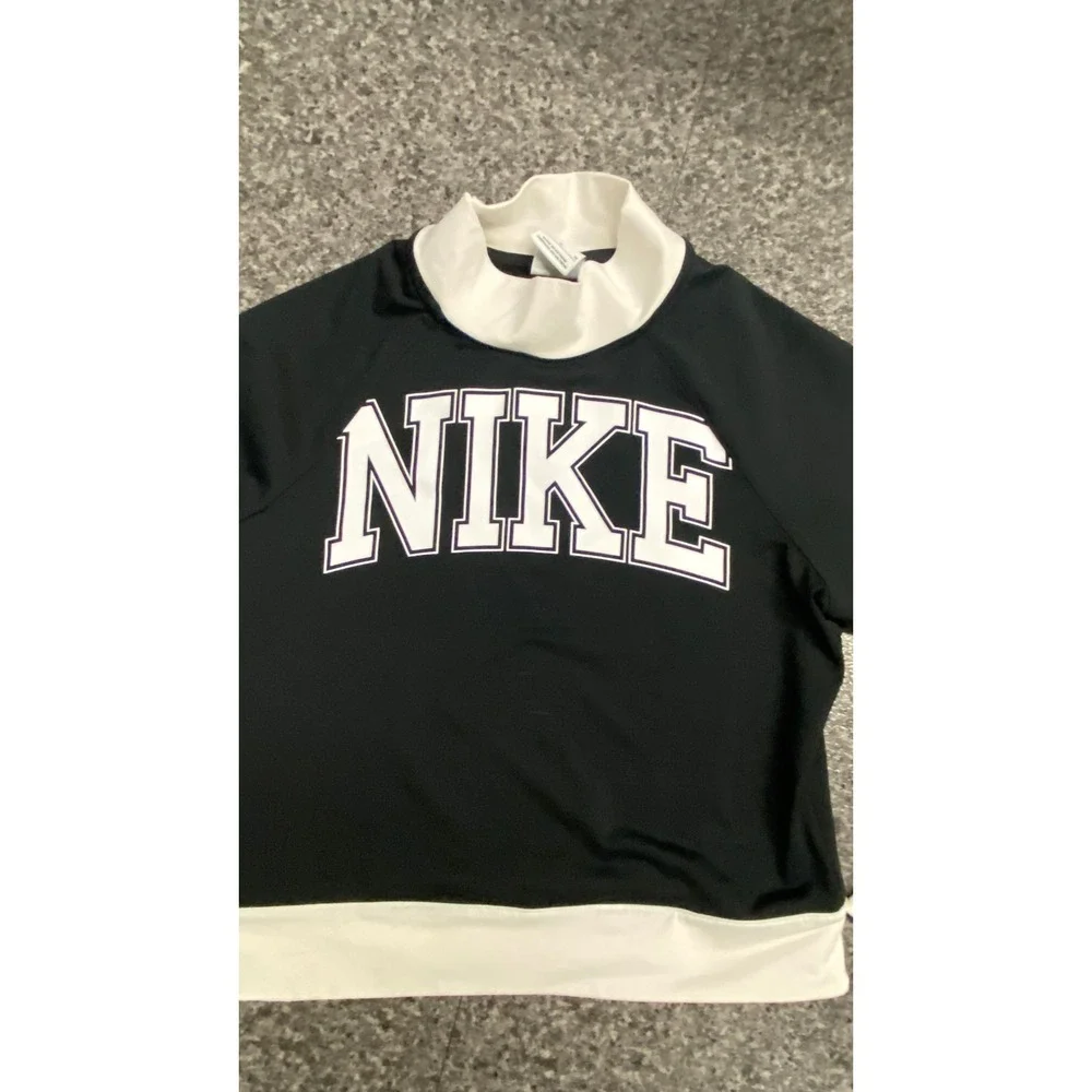 Nike Cropped Mock Neck Top Womens Medium Black White Excellent Spellout Logo
